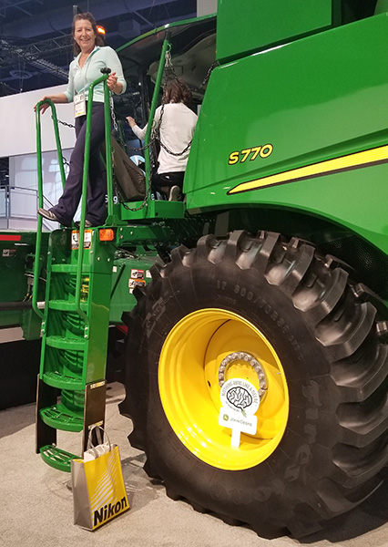 CES19-4-John-Deere-harvester.jpg