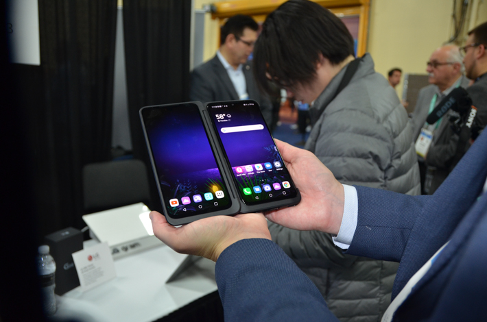 LG-foldable-phone.jpg