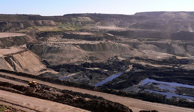 640px-Coal_mine_in_Inner_Mongolia_002.jpg